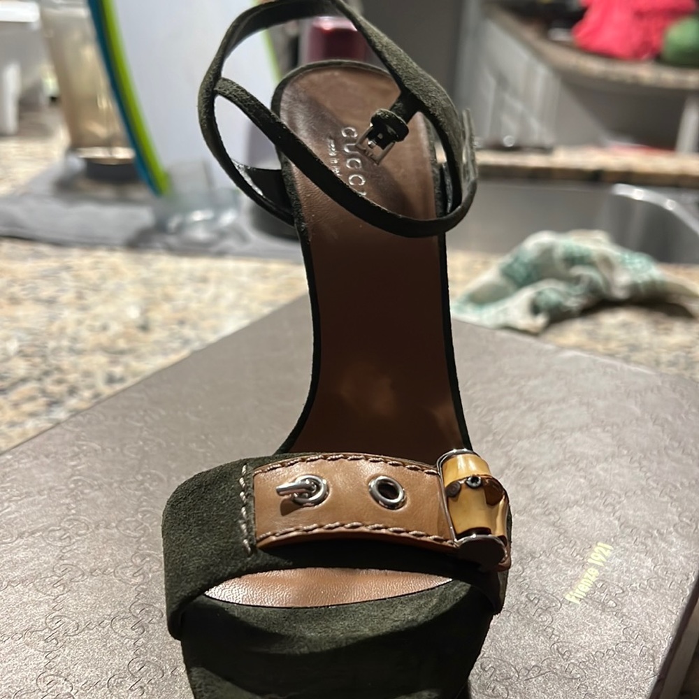 Women’s Gucci heels olive green suede new with box ankle strap